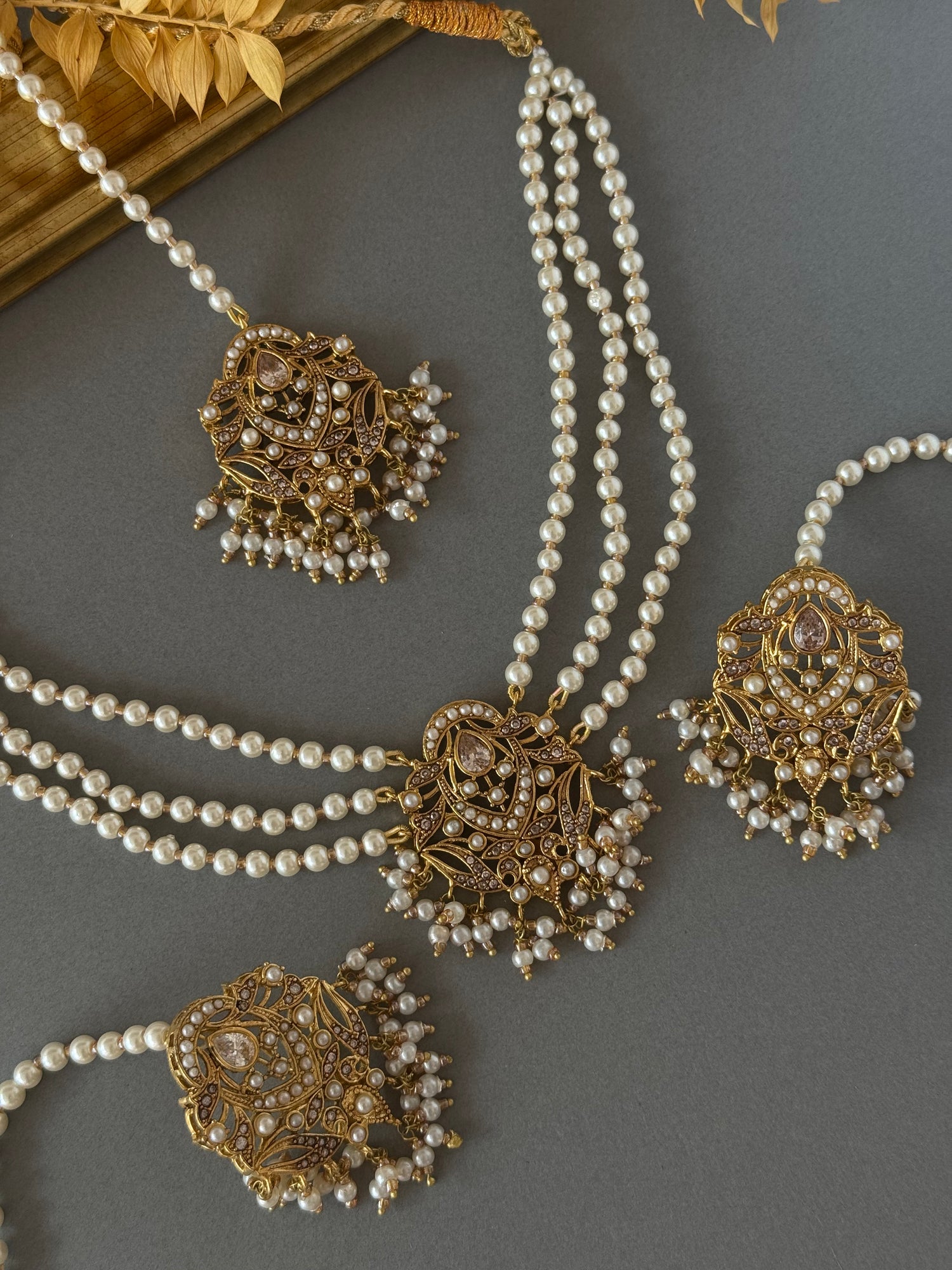 Haya- Pearl Necklace Set