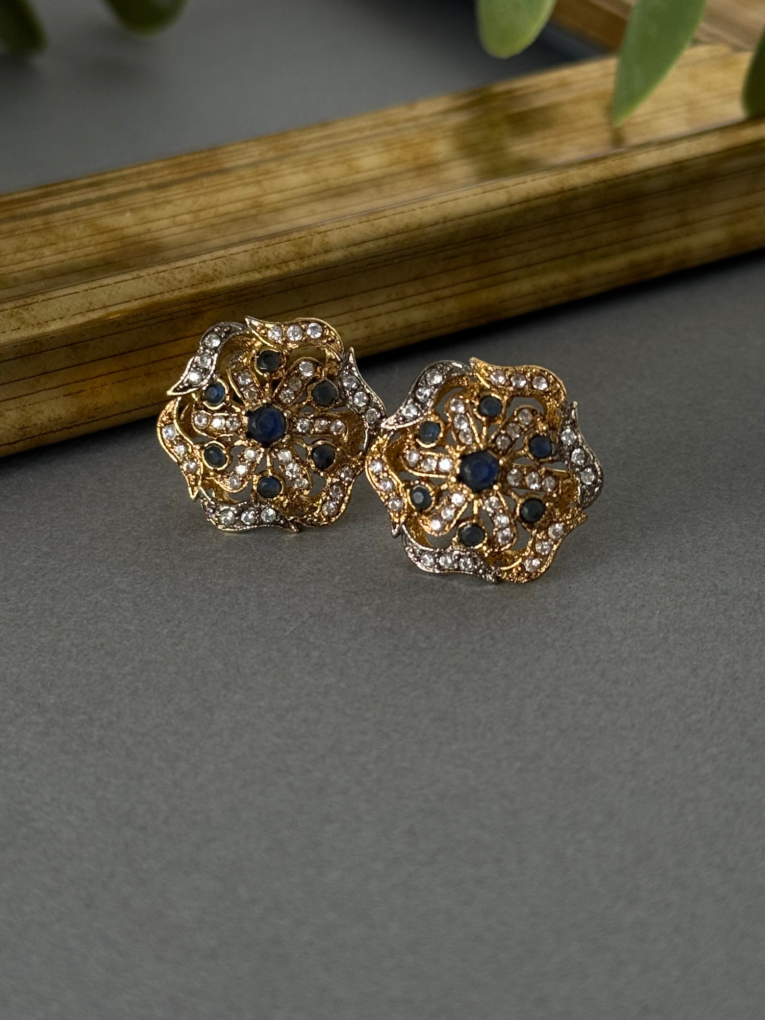 Mia Studs