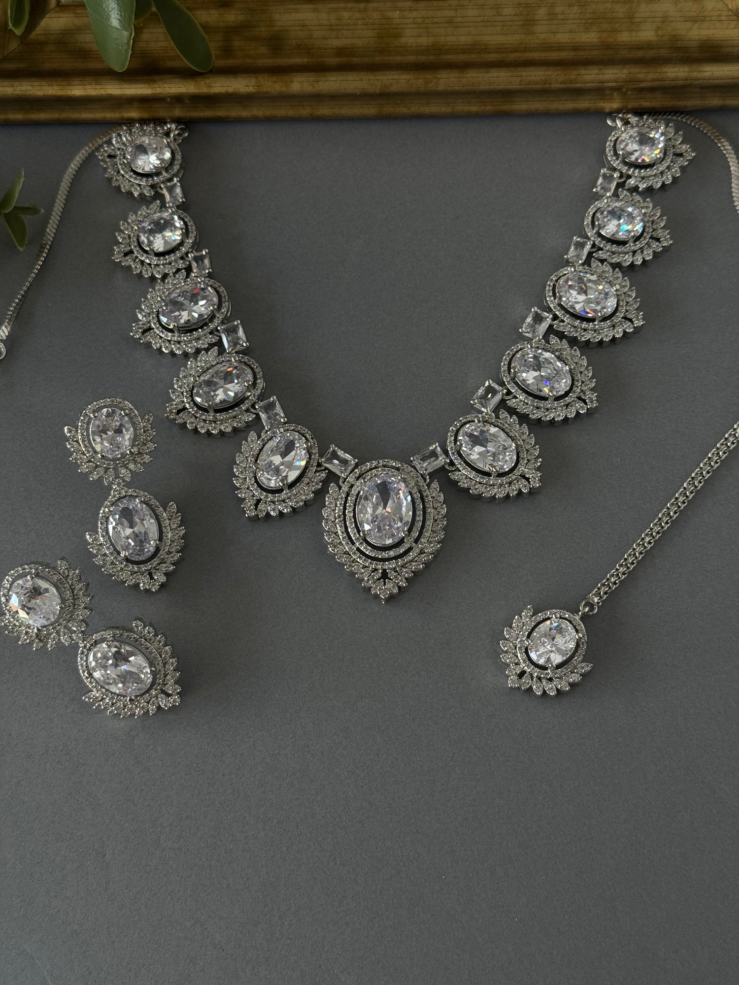 Silver Oval Necklace Set