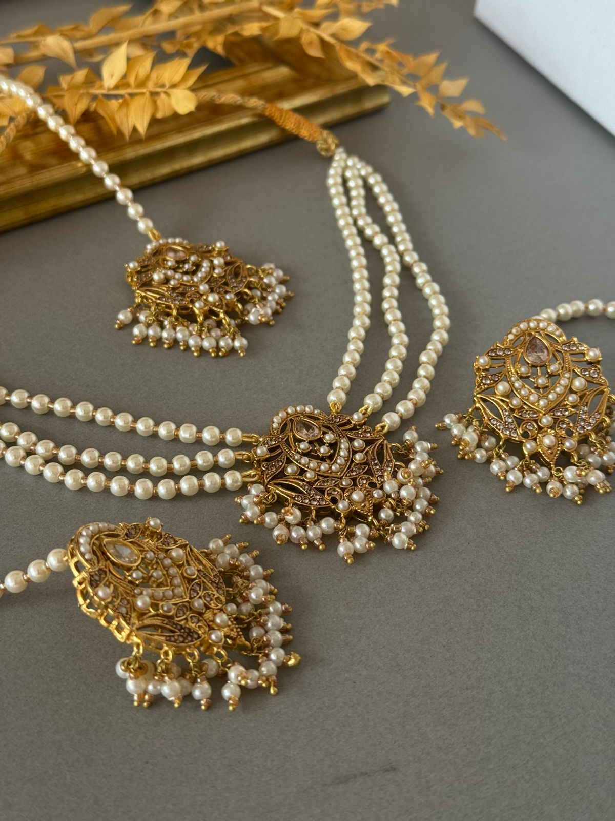 Haya- Pearl Necklace Set