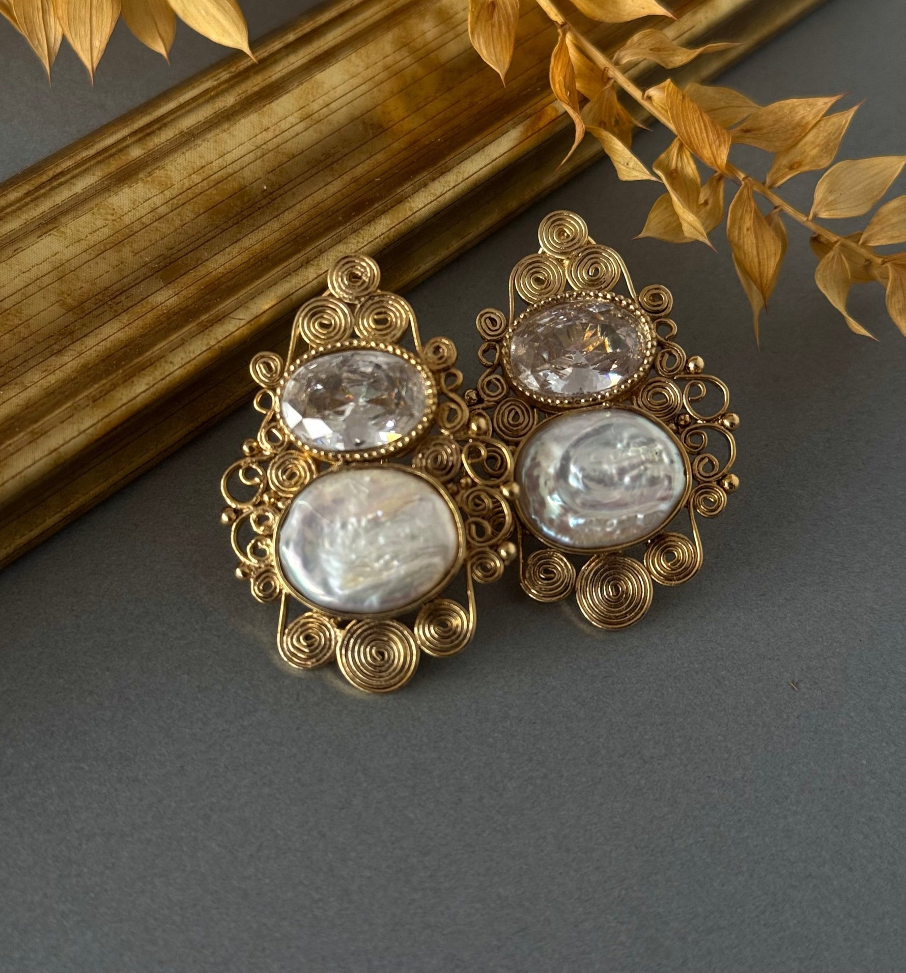 Baroque Swirls - Zircon - nk collection