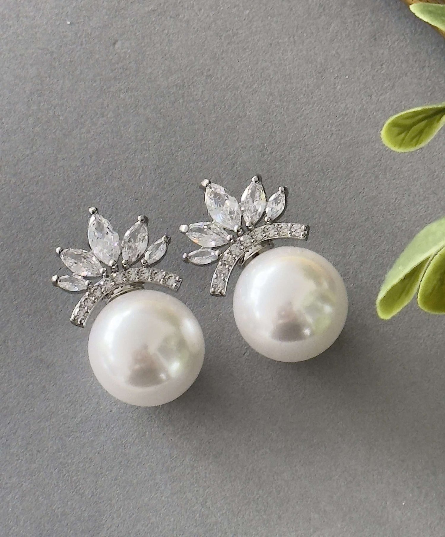 Diamond Crown Pearl – Studs - nk collection