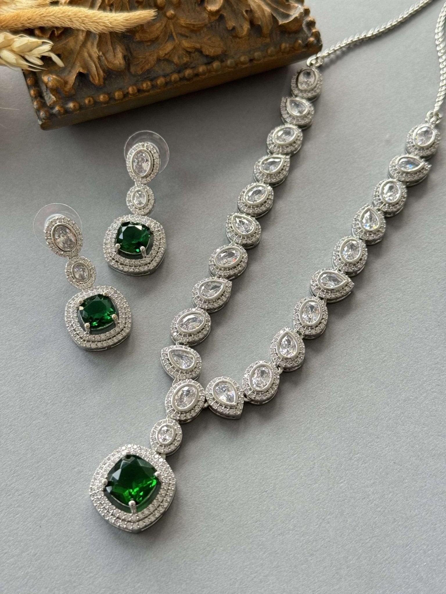 Diamond Sq Drop – Emerald - nk collection