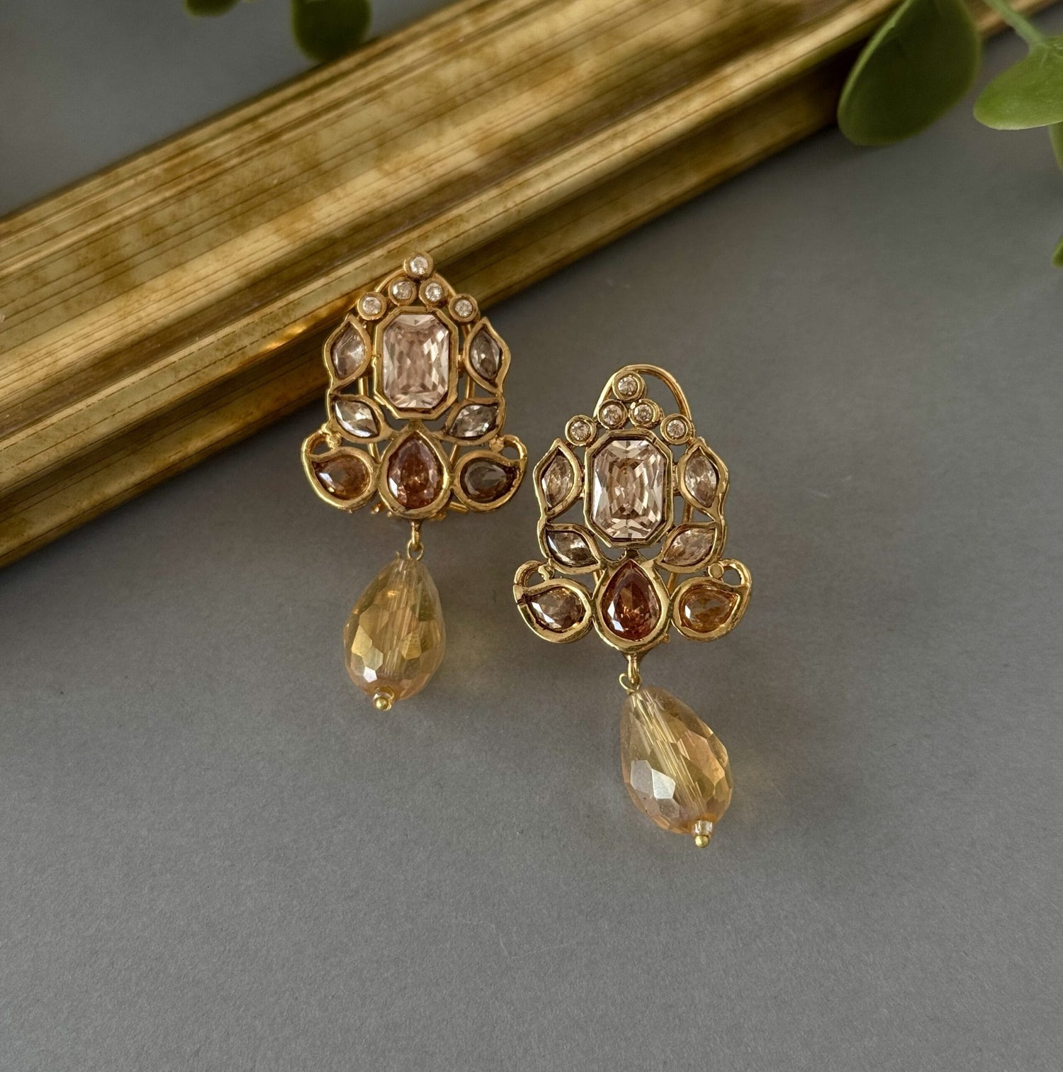 ’25 Champagne Studs