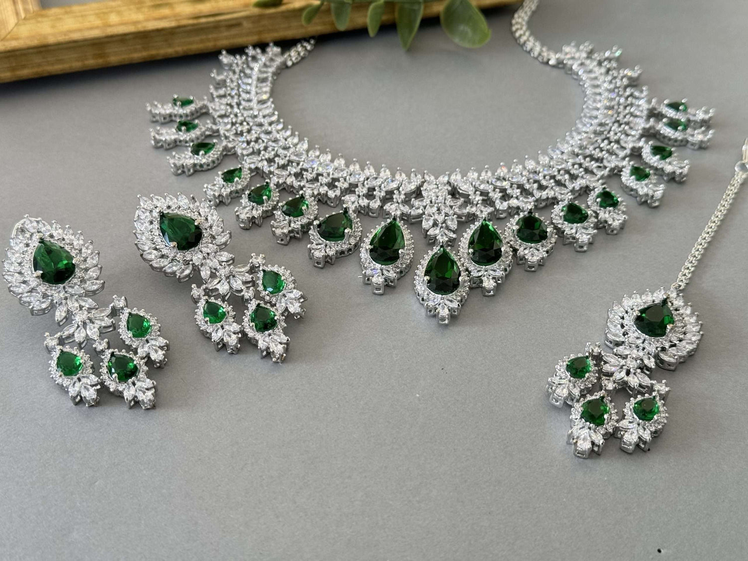 Diamond Pear Droplet – Emerald