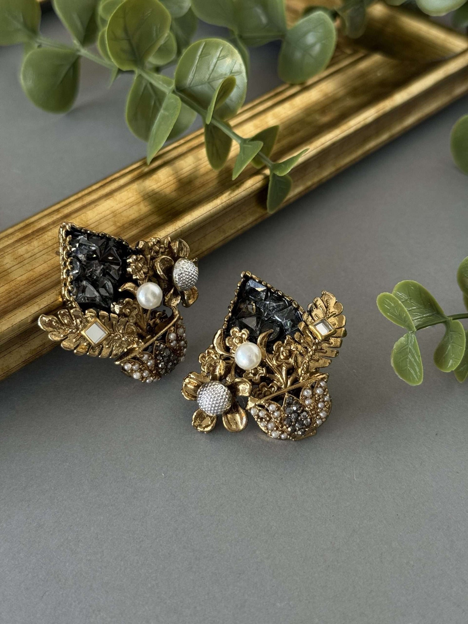 Antique Fusion – Black