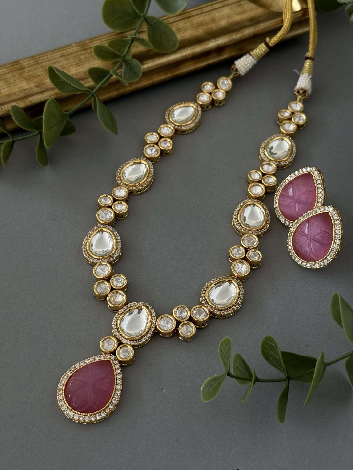 Carved Necklace Set – Pink
