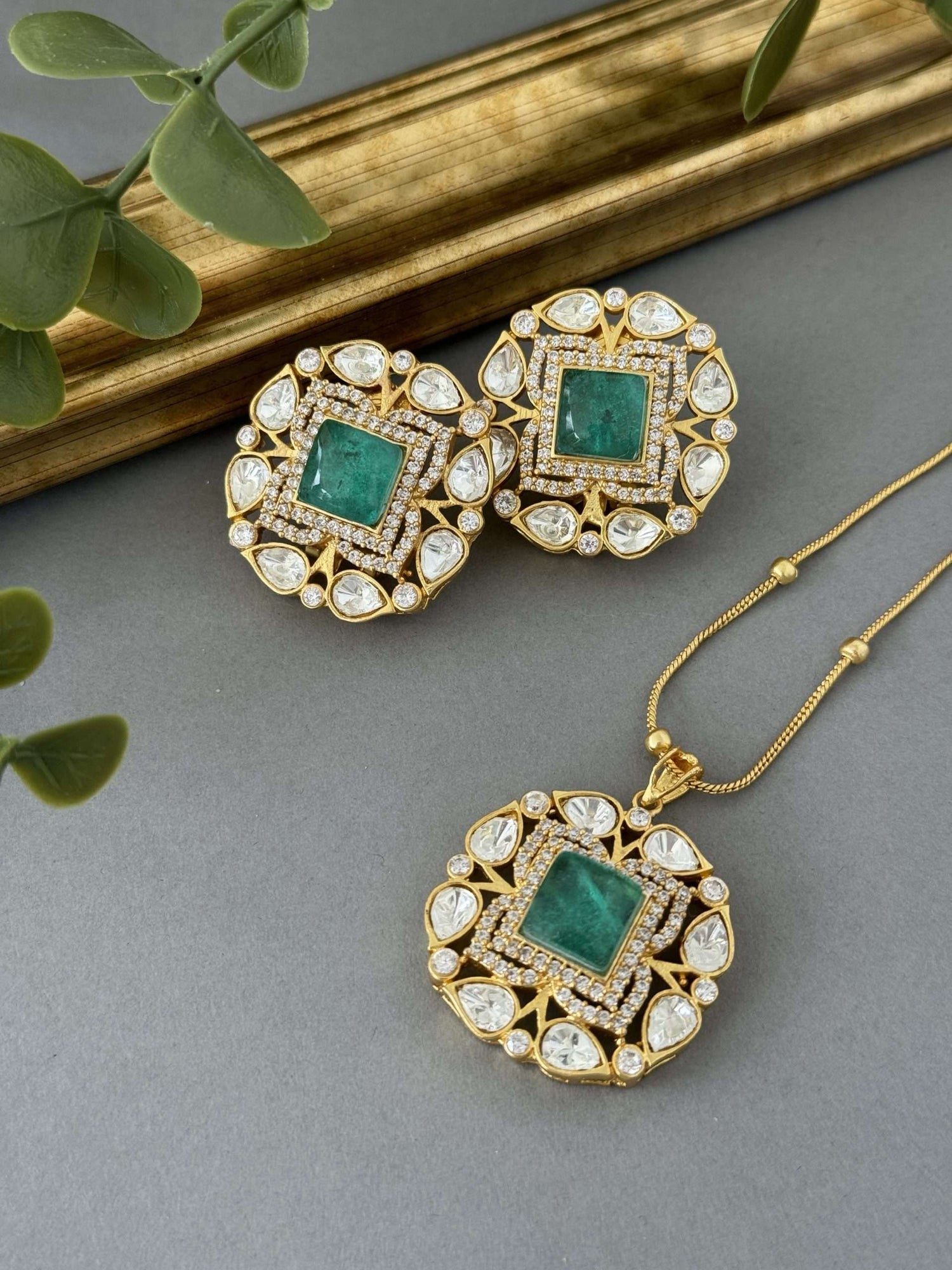 Kundan Doublet Pendant Set – Emerald Green