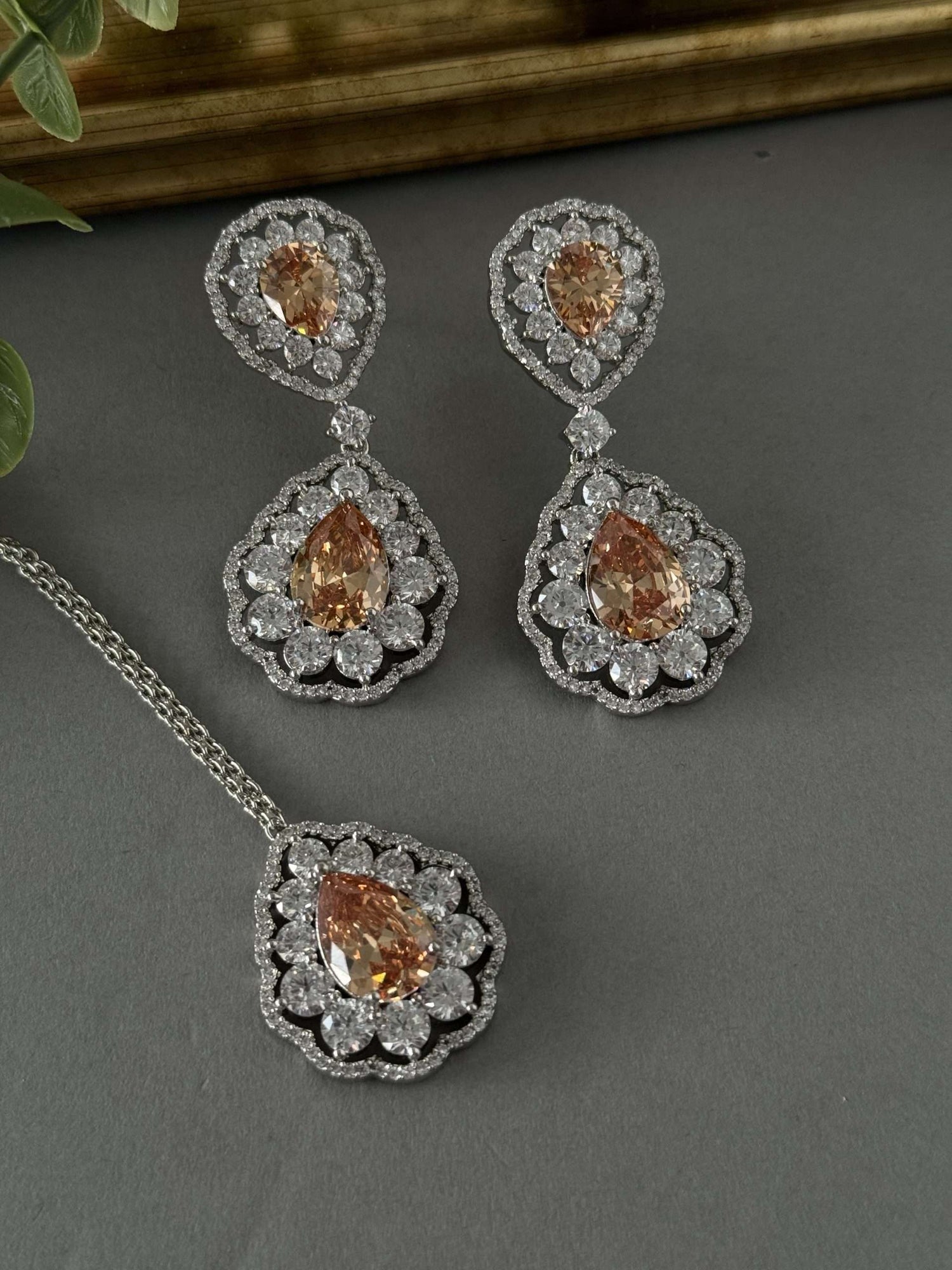Neve Necklace Set – Champagne