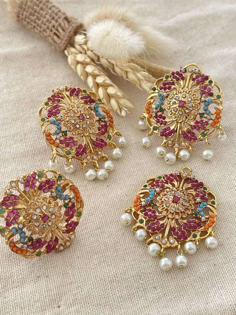 Nauratan Pendant Set