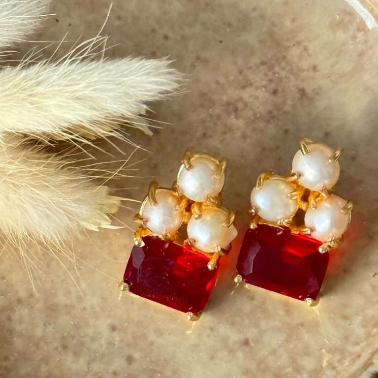 3 Baroque Sq Stud – Red