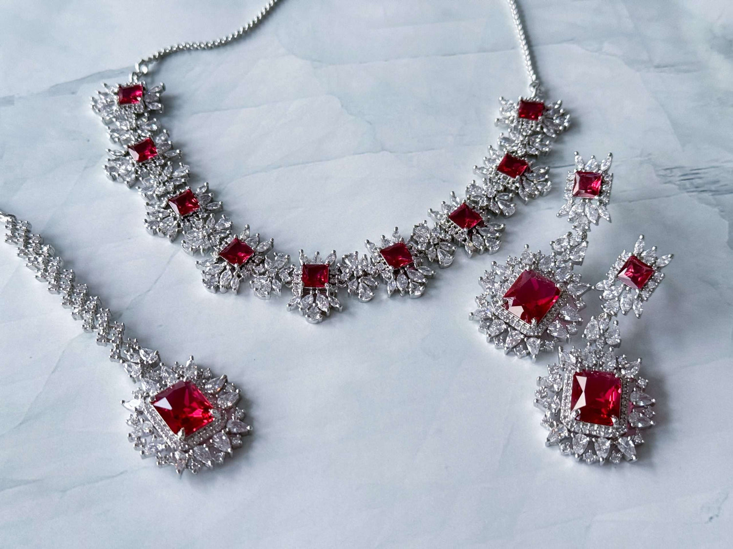 Silver Diamond Look – Ruby Choker Set