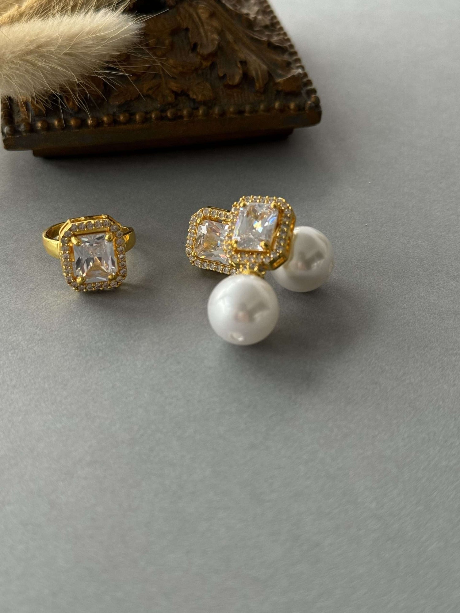 Sq Pearl Drop Stud Ring Set – Clear Gold