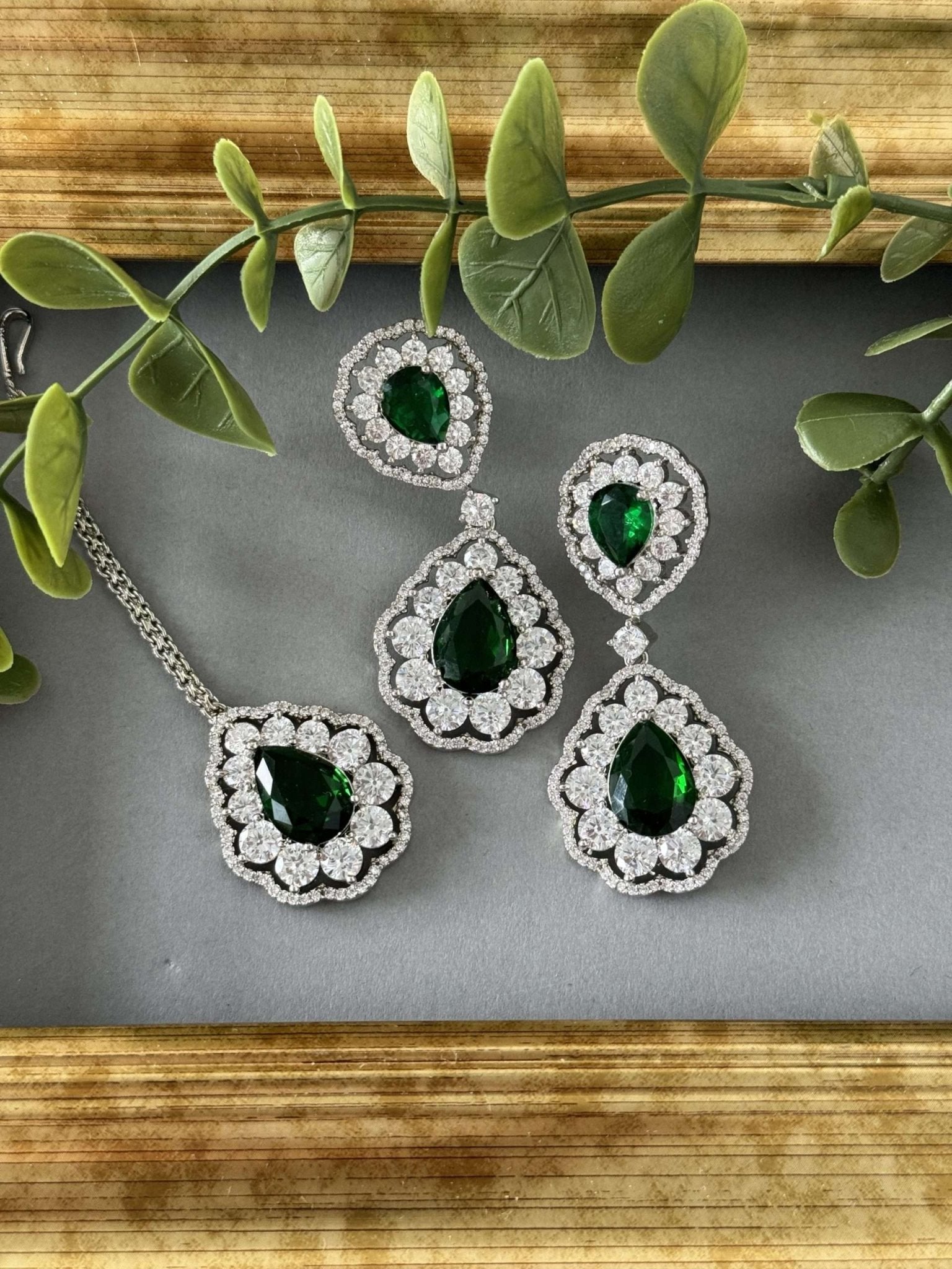 Neve Necklace Set – Emerald Green - nk collection